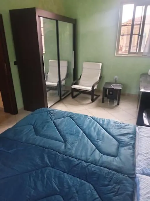 公寓 Alimat Guesthouse 卡塔尼亚